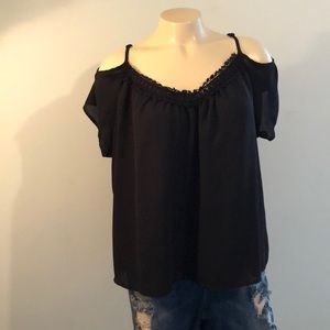 Women’s 1XL crochet collar, cold shoulder blouse
